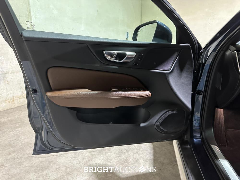 Volvo V60 Cross country Soft Hybride 2.0 B5 AWD pro 261pk 2020 (Origineel-NL), J-188-VT