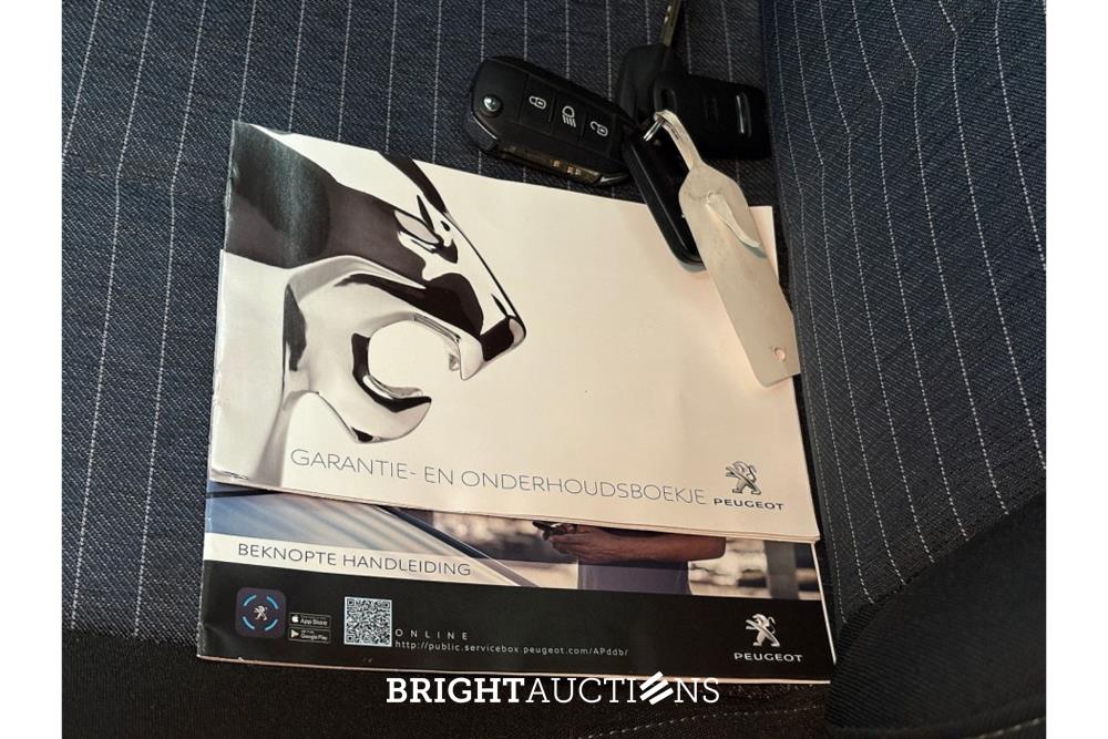 Peugeot 208 Like 1.2 PureTech 74pk 2022 (Origineel-NL), P-876-FX