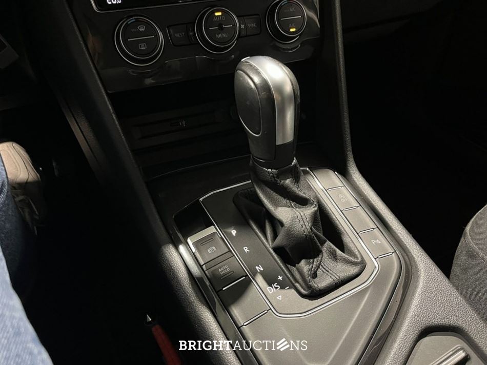 Volkswagen Tiguan ACT Highline 1.5 TSI 150pk 2020 (Origineel-NL), J-230-BK