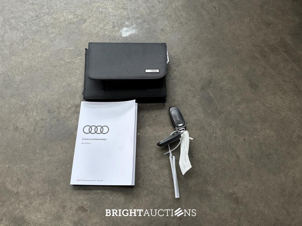 Audi e-tron 55 quattro Business edition 95 kWh 408pk 2020 (Origineel-NL+1e eigenaar), K-611-KJ