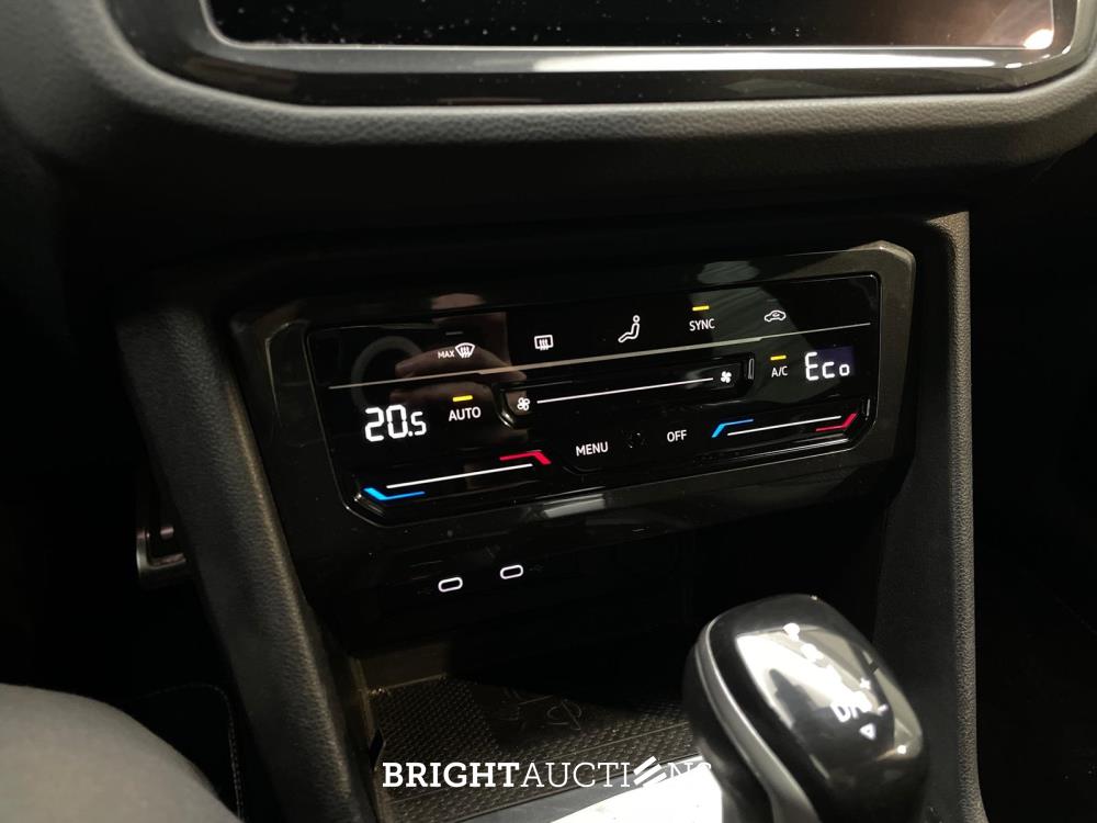 Volkswagen Tiguan eHybrid R-Line Business 1.4 TSI 265pk 2022 (Origineel-NL), P-225-HR