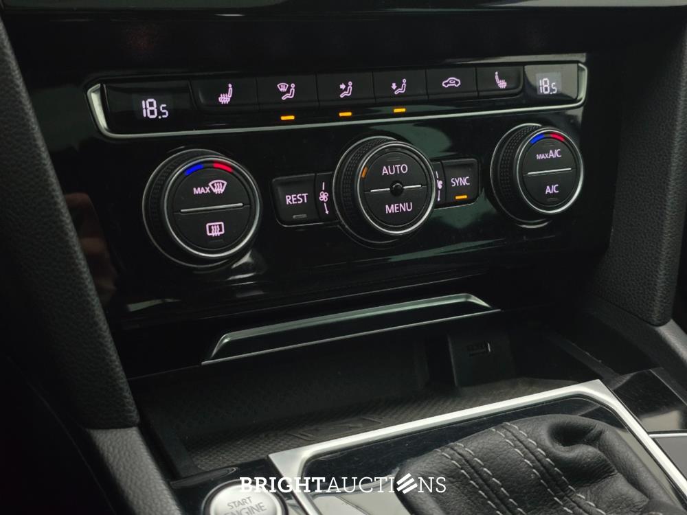 Volkswagen Passat Variant Highline Business R 1.5 TSI 150pk 2019 (Origineel-NL), XZ-405-V