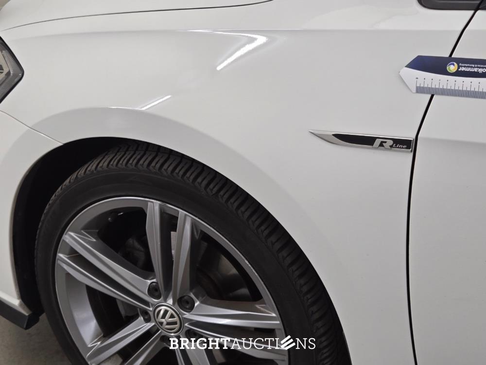 Volkswagen Golf Highline Business R 1.5 TSI 150pk 2019 (Origineel-NL), XG-637-X