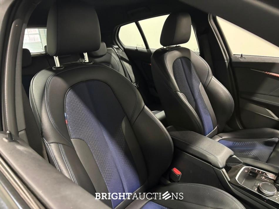 BMW 118i 1-serie Business Edition Plus M-pakket 136pk 2021 (Origineel-NL) 1-Serie, L-176-BB
