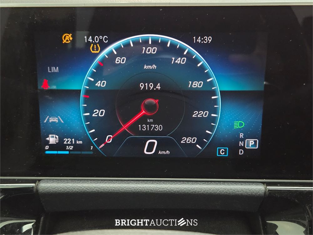 Mercedes-Benz B180d Launch Edition Premium 116pk 2019 B-klasse, L-741-HP