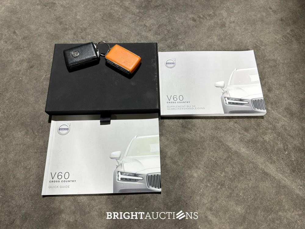 Volvo V60 Cross country Soft Hybride 2.0 B5 AWD pro 261pk 2020 (Origineel-NL), J-188-VT