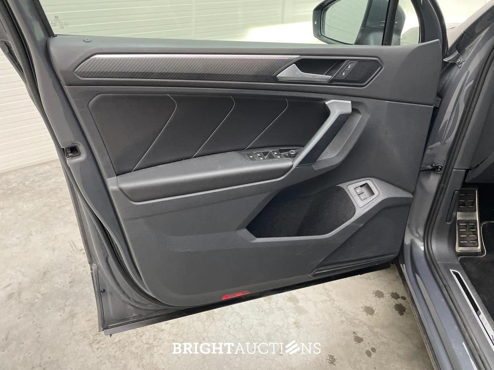 Volkswagen Tiguan eHybrid R-Line Business 1.4 TSI 265pk 2022 (Origineel-NL), P-225-HR