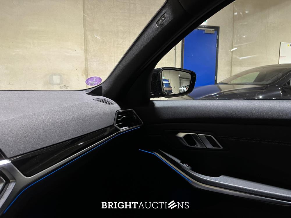 BMW 330e Touring Business Edition Plus 184hp 2021 3-series (Original-NL + 1st Owner) L-480-TL