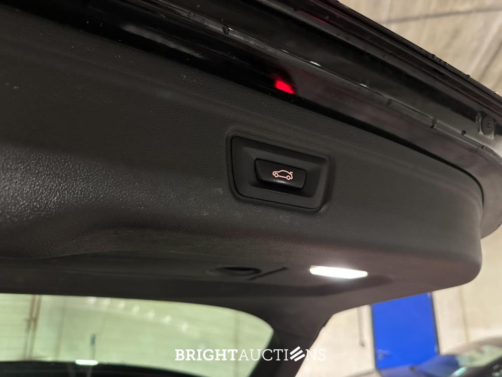 BMW 330e Touring Business Edition Plus 184hp 2021 3-series (Original-NL + 1st Owner) L-480-TL