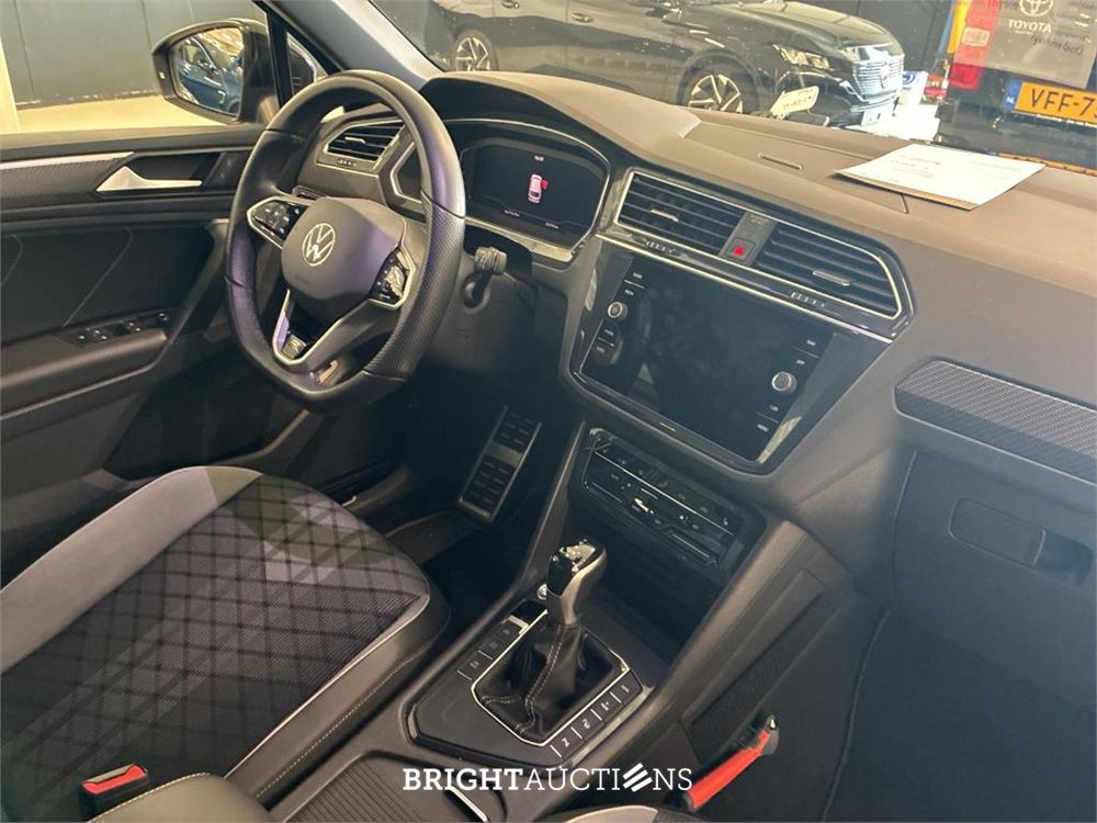 Volkswagen Tiguan eHybrid R-Line Business 1.4 TSI 265pk 2023 (Origineel-NL), S-260-VL