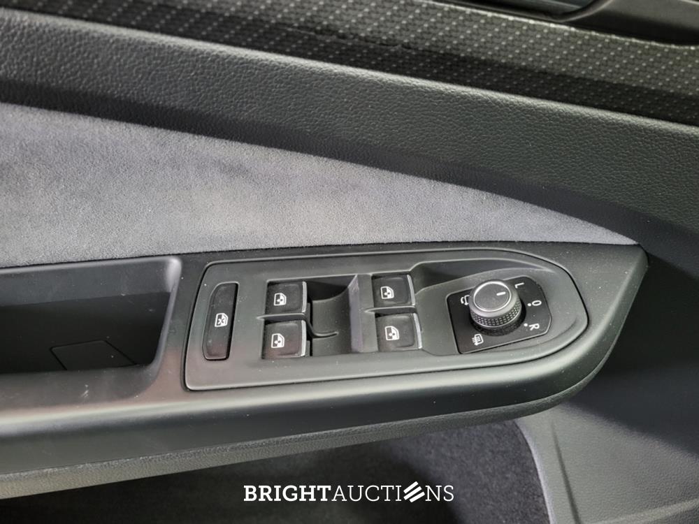 Volkswagen Golf eTSI R-Line 1.5 150pk 2020, L-081-FK