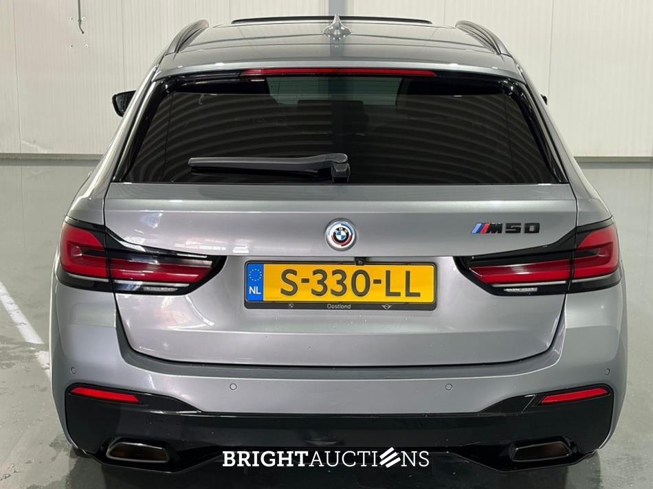 BMW 530e Touring  Business Edition Plus M-pakket 184pk 2023 (Origineel-NL) 5-Serie, S-330-LL
