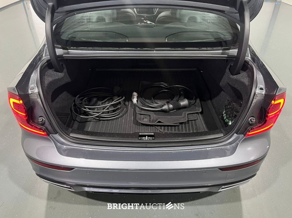 Volvo S60 Recharge T8 R-Design 2.0 AWD 392pk 2021 (Origineel-NL), L-726-VX
