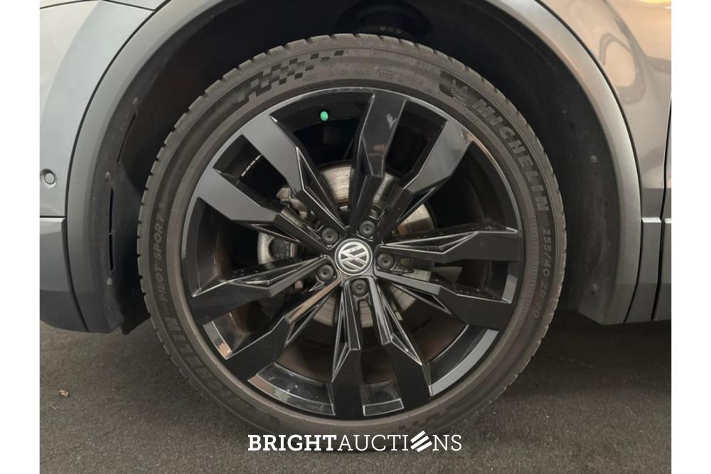 Volkswagen Tiguan ACT Highline Business R 1.5 TSI 150pk 2020 (Origineel-NL), H-070-NT