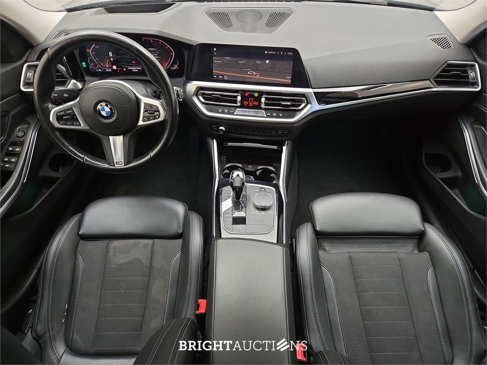 BMW 320i 3-serie Executive Edition 184pk 2019 (Origineel-NL) 3-Serie, XT-203-T