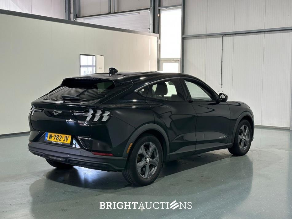 Ford Mustang Mach-E RWD 75 kWh 269pk 2021 (Origineel-NL), N-782-JV