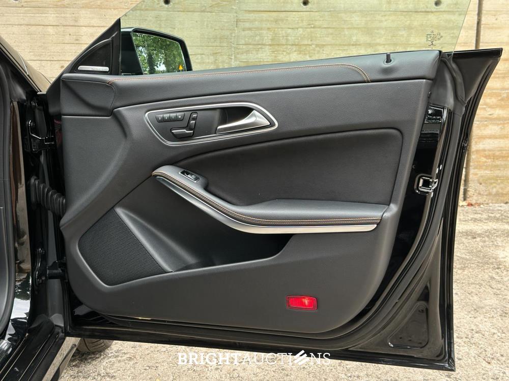 Mercedes-Benz CLA45 4Matic OrangeArt Edition CLA-klasse 360pk 2015, NL-Kenteken