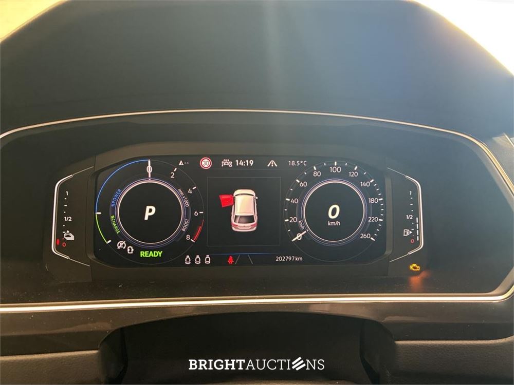 Volkswagen Tiguan eHybrid R-Line Business 1.4 TSI 265pk 2023 (Origineel-NL), S-260-VL