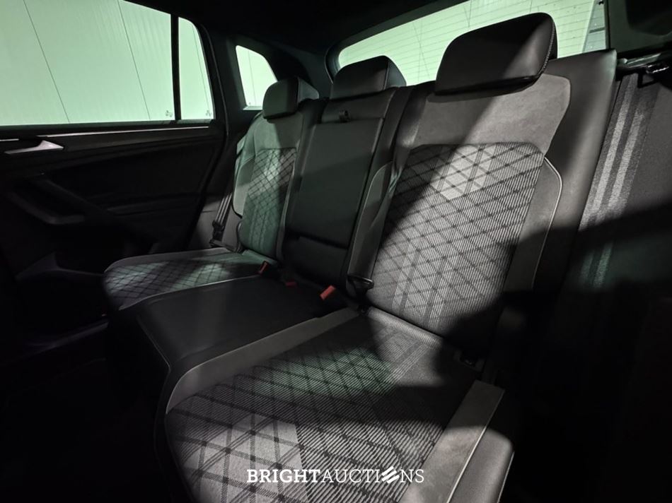 Volkswagen Tiguan eHybrid R-Line Business 1.4 TSI 265pk 2023 (Origineel-NL), S-332-LX