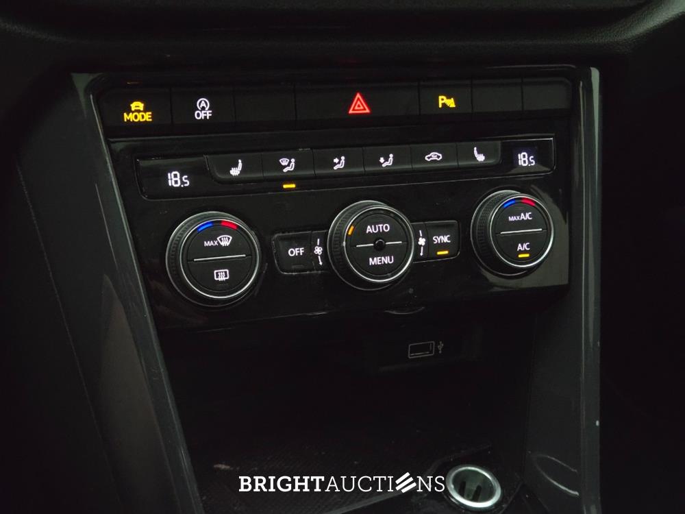 Volkswagen T-Roc Sport Business R 1.5 TSI 150pk 2019, L-422-GX