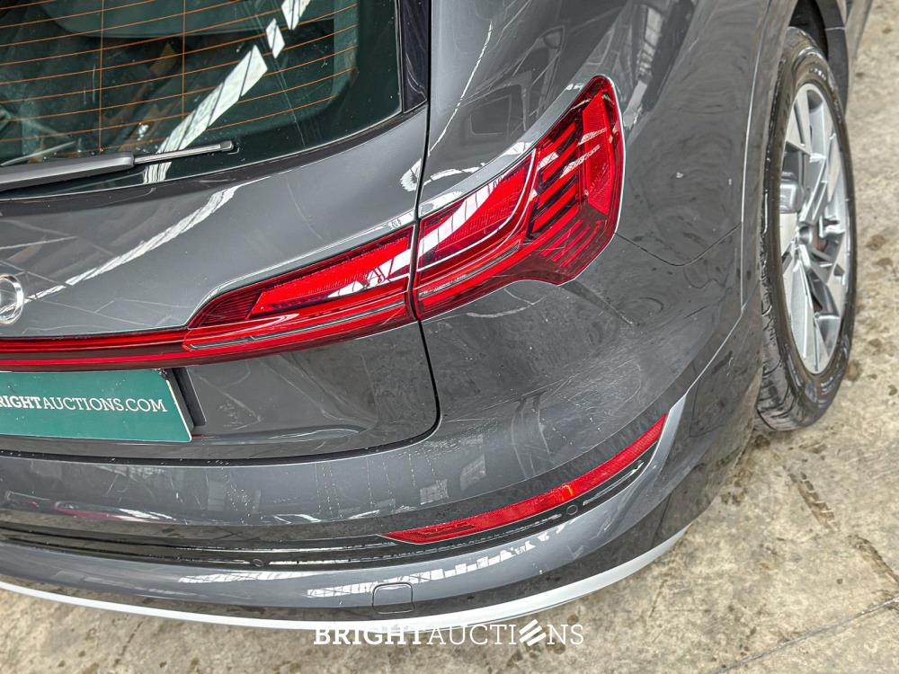 Audi E-tron 50 quattro Business edition 71 kWh 313pk 2020 (Origineel-NL+ 1e eigenaar), J-695-PX