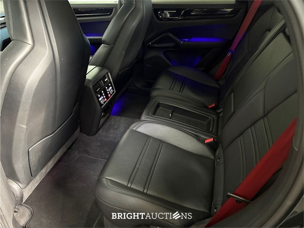 Porsche Cayenne E-Hybrid Platinum Edition 3.0 476pk 2022 (Origineel-NL), P-588-ZV