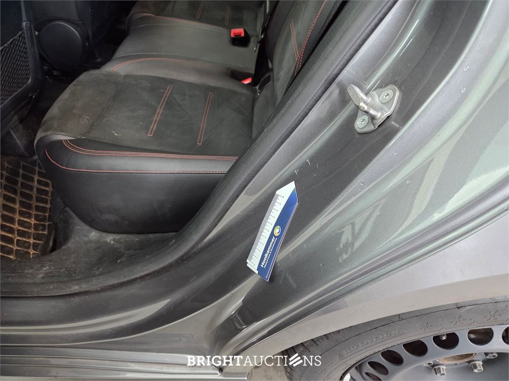 Mercedes-Benz B180d Launch Edition Premium 116pk 2019 B-klasse, L-741-HP