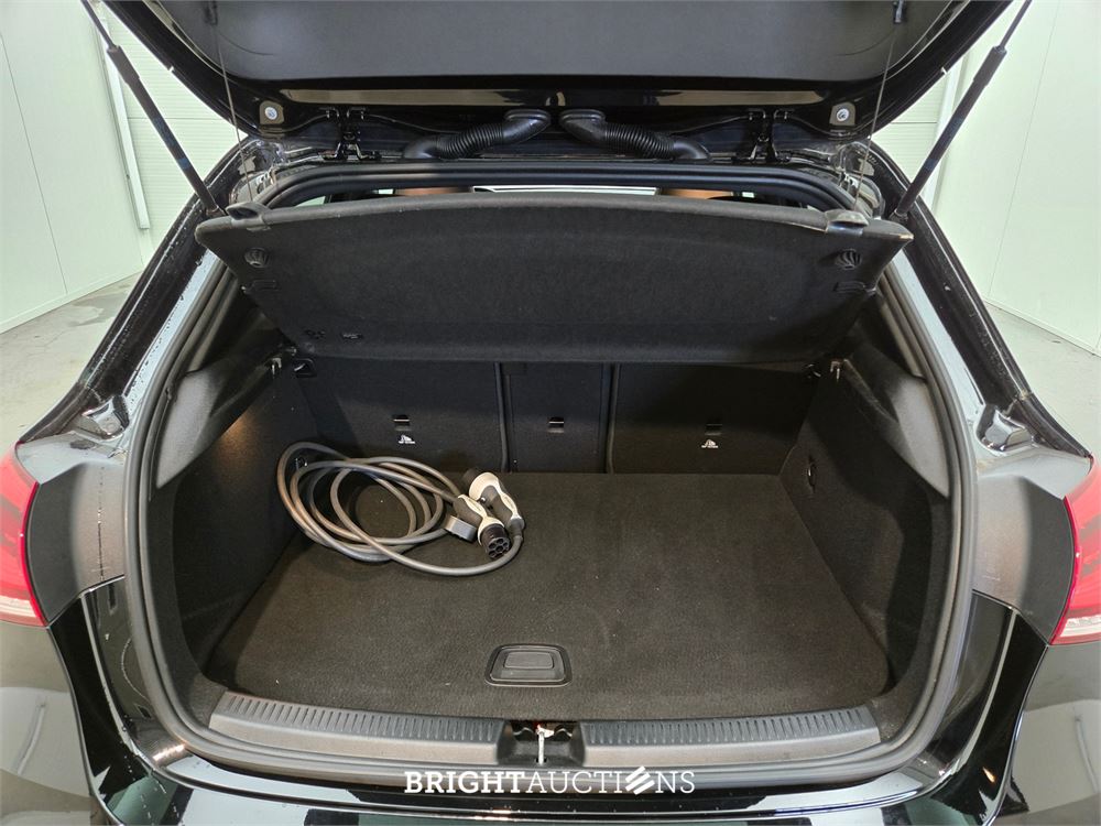 Mercedes-Benz A250 e Business Solution AMG Limited 262pk 2020 A-klasse, S-551-PH
