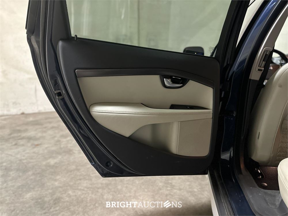 Volvo XC70 2.0 D4 FWD Momentum 181pk 2014 (Origineel-NL) Automaat, 2-XLB-00