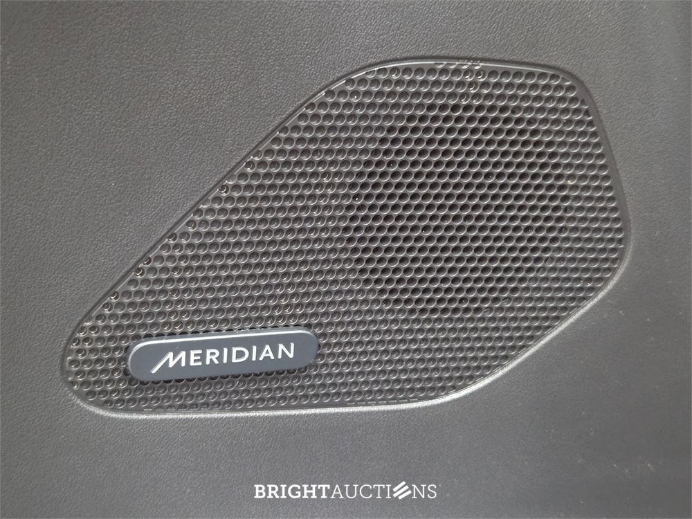 Jaguar F-PACE Portfolio 20d 2.0 AWD 180pk 2017 (Origineel-NL), NT-557-F