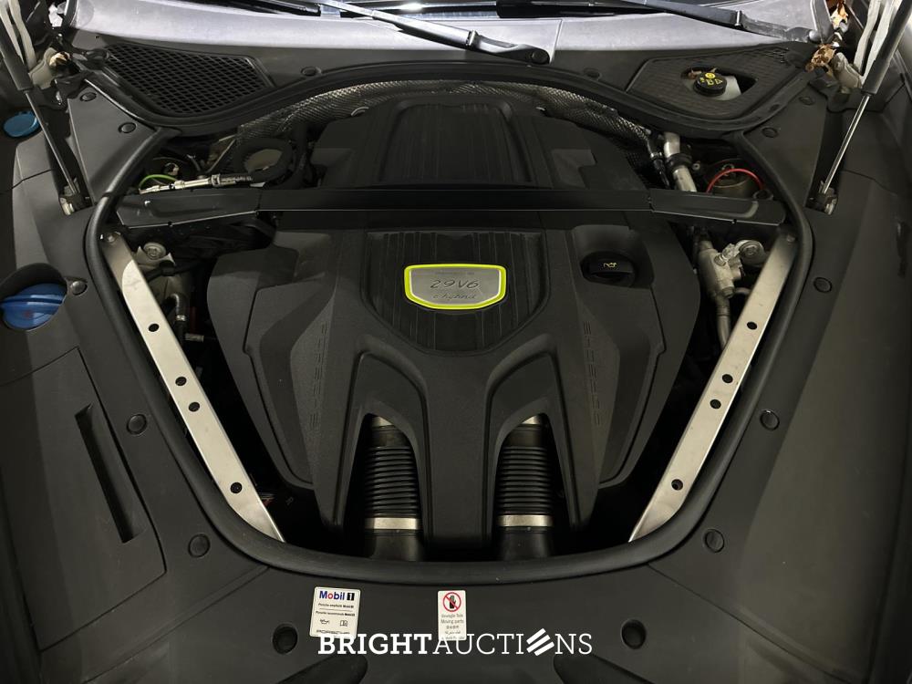 Porsche Panamera Sport Turismo 4 E-Hybrid 2.9 V6 462pk 2018 (Origineel-NL), RR-070-R