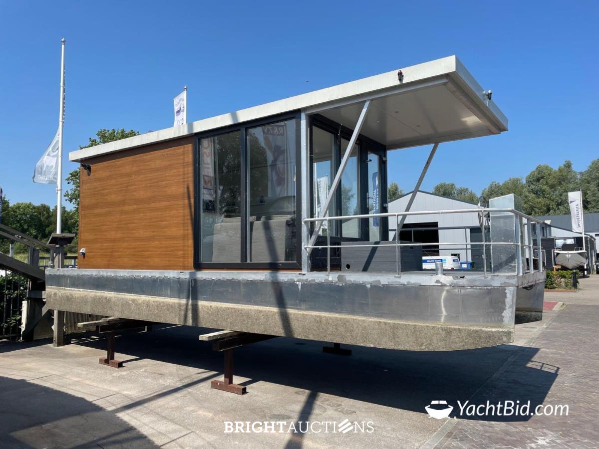 Havenlodge Houseboat