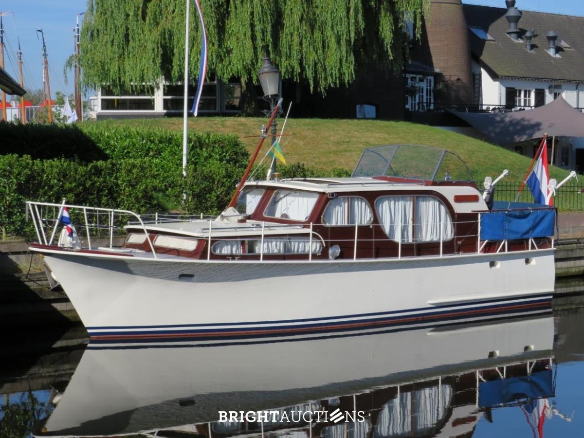 Super Van Craft 1050 AK