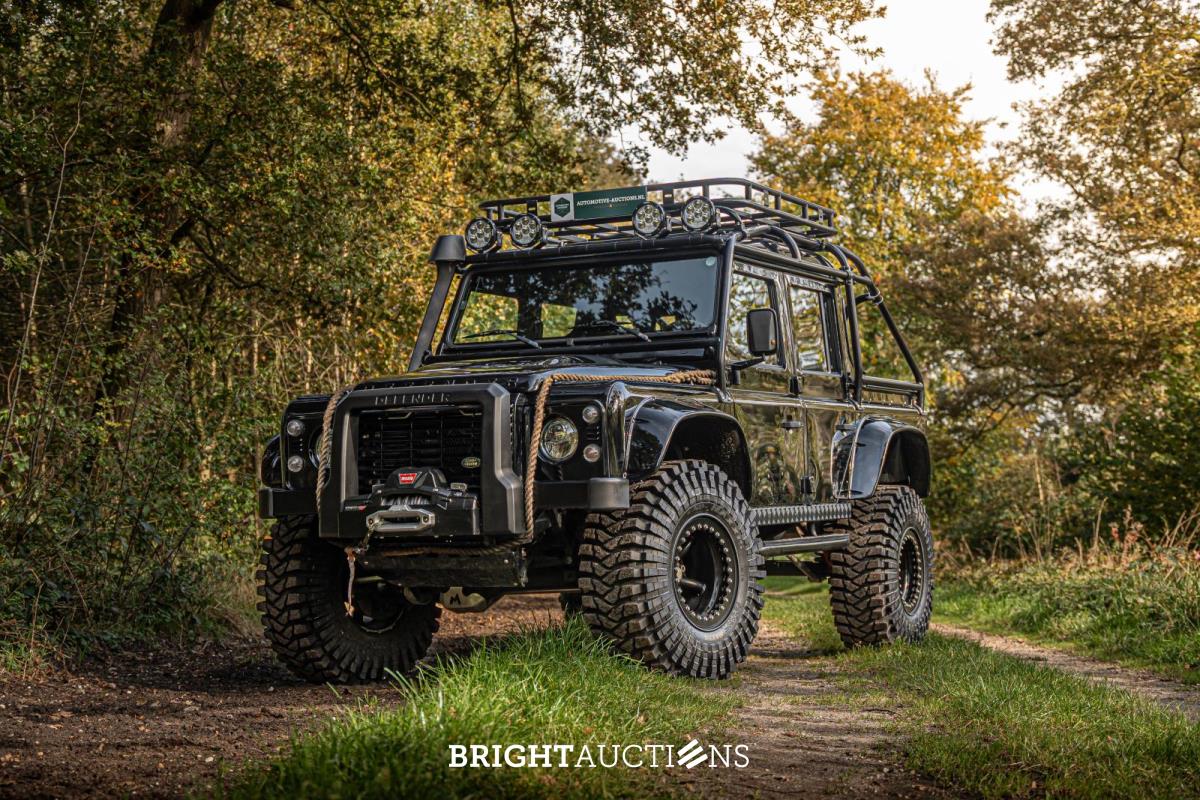 Land Rover Defender 2.5 TD5 110 SW G4 122hp 2004 (Original-NL), 69-NV-ZH (James Bond)