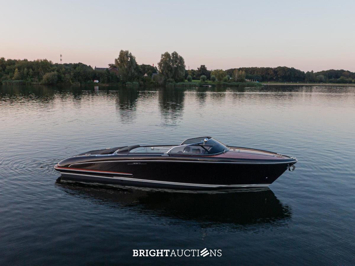 Riva Iseo 27 + Yanmar V8 320HP