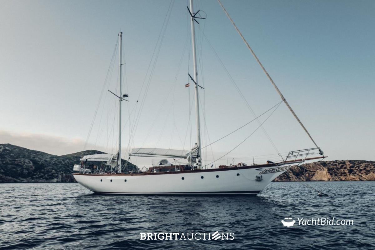 Alan Pape Sailing Yacht Avrea