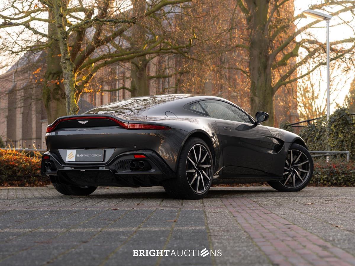 Aston Martin Vantage - 2021 - 11.800 KM