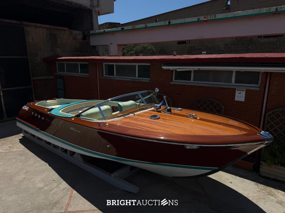 Riva Aquarama 220