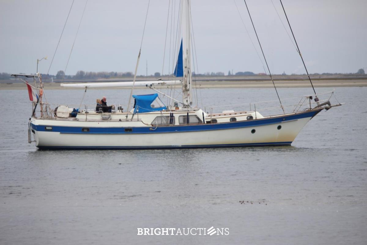 Caribbean Sailing Yachts CSY Walk Through 44