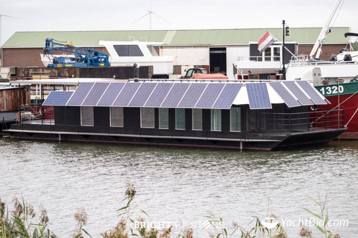 WATERLOFT HOUSEBOAT 18 METER