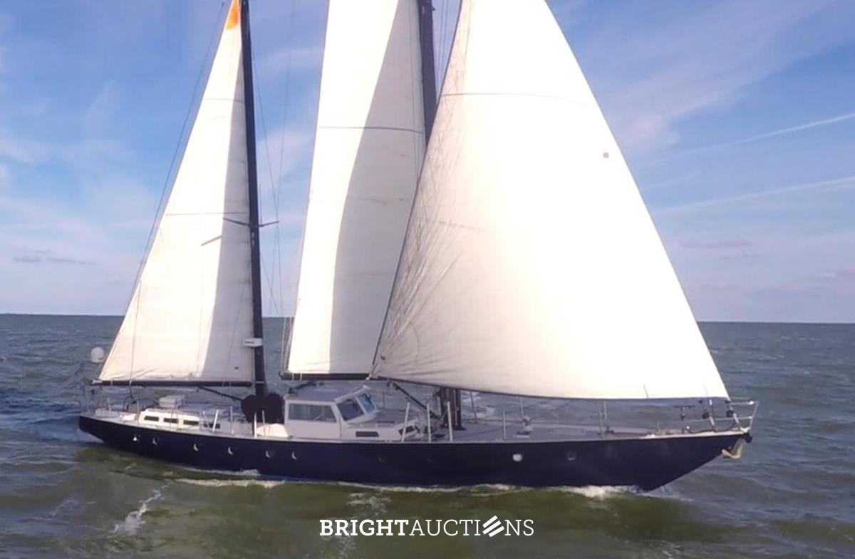 Robert Clark 64 Pilothouse