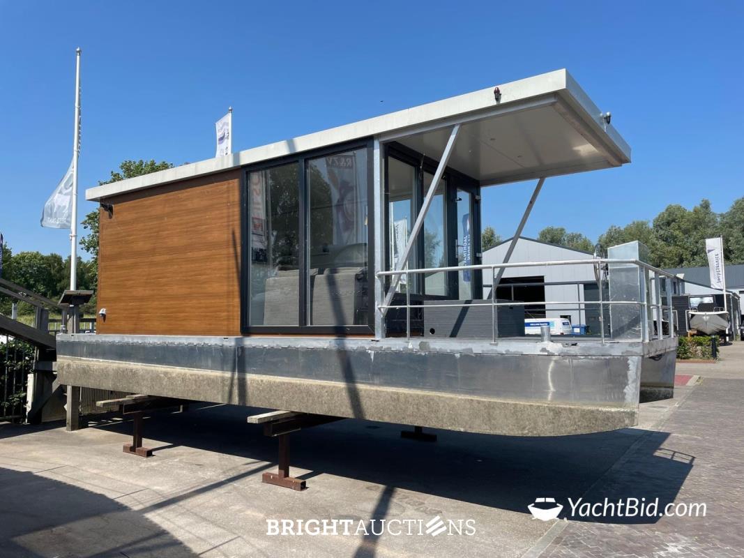 Havenlodge Houseboat