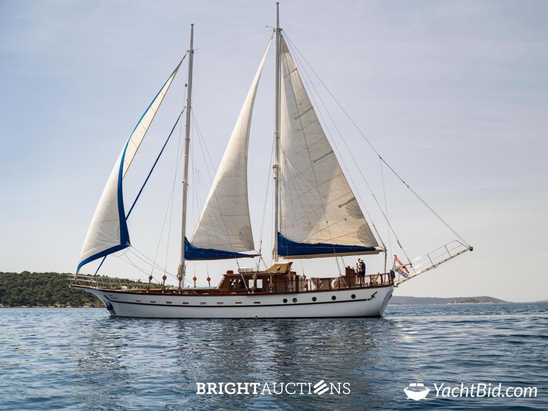 Classic Motor Sailer Luopan