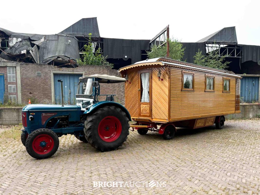 Rifra Saloon (EIGENBOUW - Pipowagen) 1953, LPL-80-D + Hanomag R442T-Brillant Tractor 42pk 1962, TDJ-78P