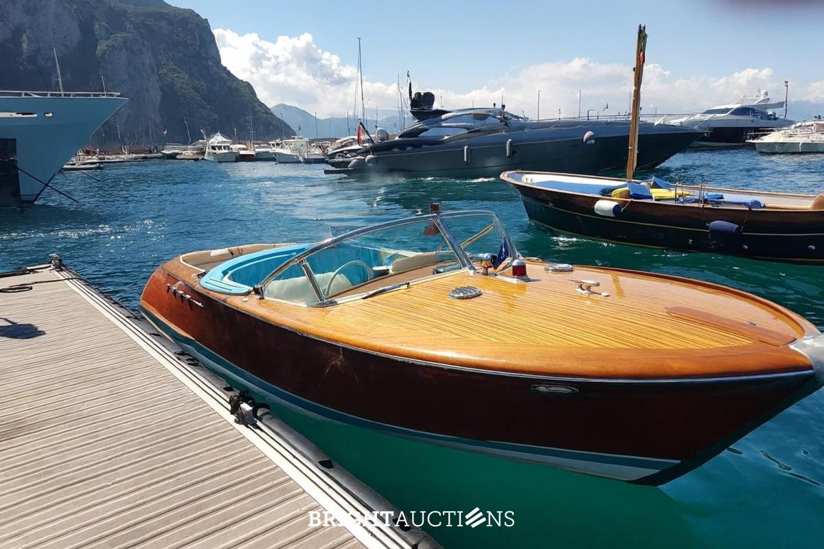 Riva Aquarama 220