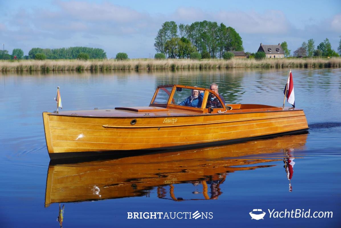 Autoboot Salon Kruiser