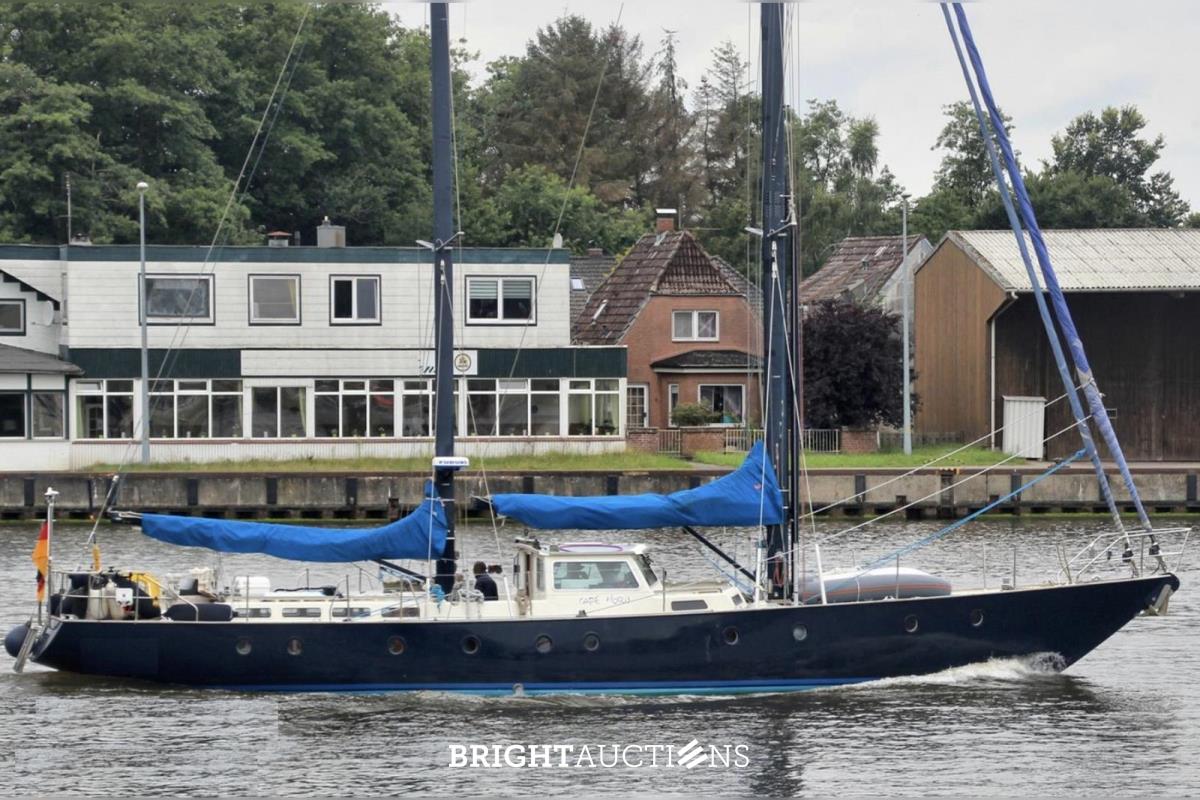 Robert Clark 64 Pilothouse