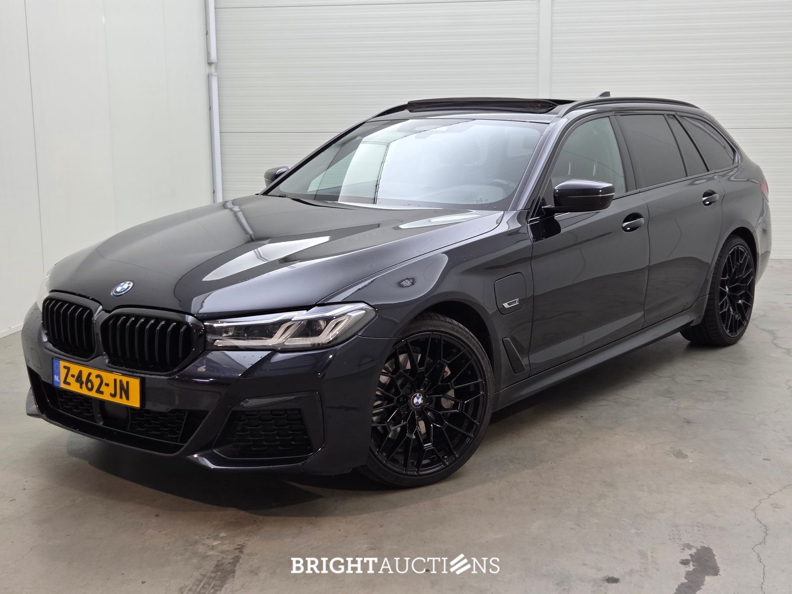 BMW 530e 5-serie Touring Business Edition Plus 292pk 2022 5-Serie, Z-462-JN – kavel bij Bright Auctions, Netherlands