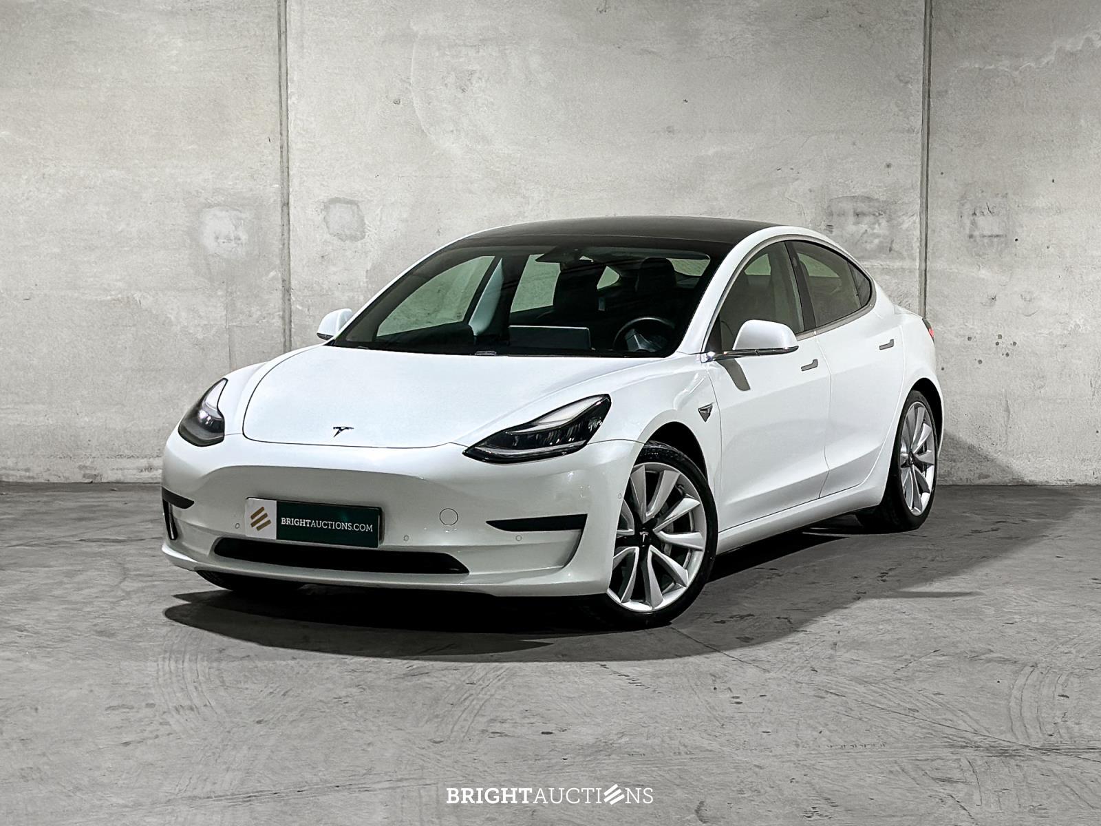 Tesla Model 3 Standard RWD Plus 60 kWh 238pk 2020 (Origineel-NL), J-064-LB
