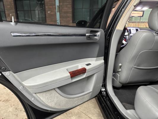 Chrysler 300C HEMI 5.7 V8 340PK 2005 